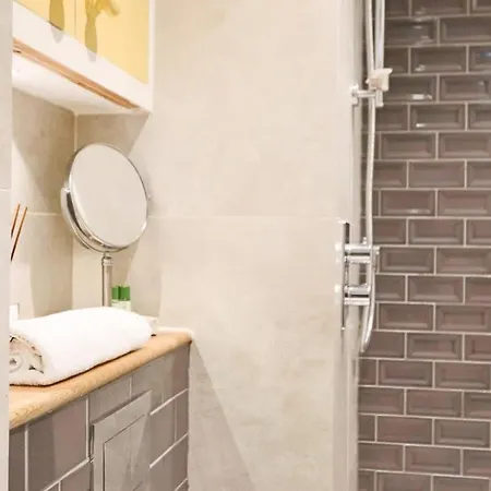 Gorgeous Flat In Heart Of Clifton Lägenhet